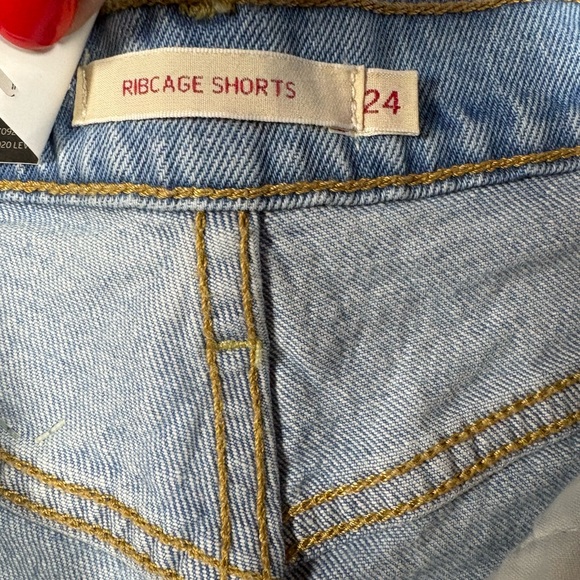 Levis NWT Ribcage Button Fly Light Wash Distressed Denim Shorts Women’s Size 24 - Picture 3 of 10